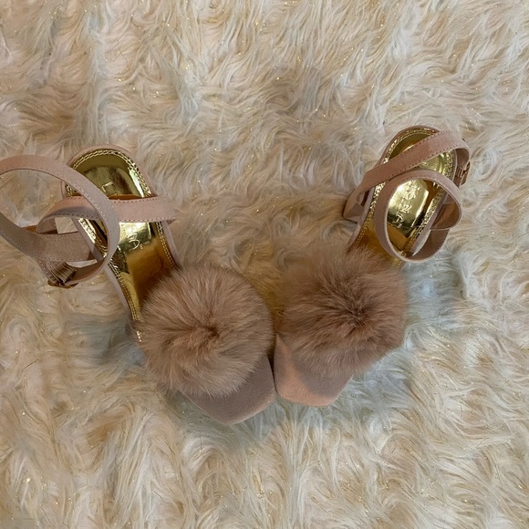 Tan heels with cute furry pom - Picture 6 of 6